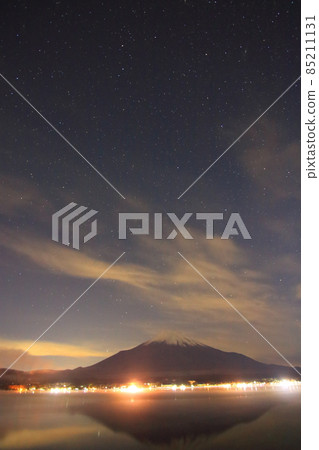 Mt. Fuji and the starry sky on the shores of beautiful Lake Yamanaka covered with white snow Mt. Fuji and the starry sky on the shores of beautiful Lake Yamanaka covered with white snow 85211131