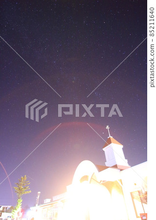 Night view of Nobeyama, beautiful winter starry sky, Milky Way and ring of light 85211640