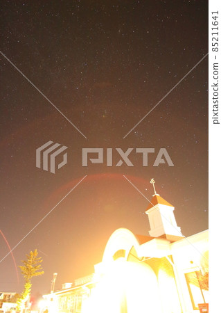 Night view of Nobeyama, beautiful winter starry sky, Milky Way and ring of light Night view of Nobeyama, beautiful winter starry sky, Milky Way and ring of light 85211641