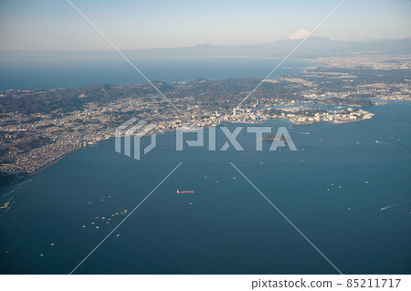 橫須賀市的鳥瞰圖 橫須賀市的鳥瞰圖 85211717