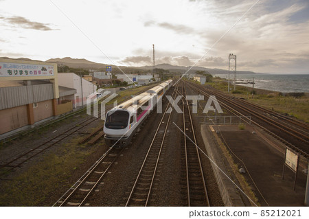 "Limited Express Niseko" (North Rainbow Express) departing from Mori Station on the JR Hakodate Main Line 85212021