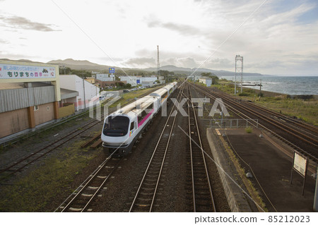 "Limited Express Niseko" (North Rainbow Express) departing from Mori Station on the JR Hakodate Main Line "Limited Express Niseko" (North Rainbow Express) departing from Mori Station on the JR Hakodate Main Line 85212023