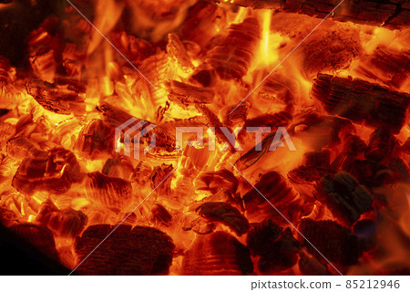 燃燒的炭火 燃燒的炭火 85212946