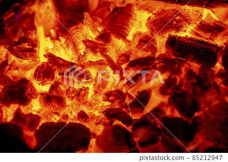 燃燒的炭火 燃燒的炭火 85212947
