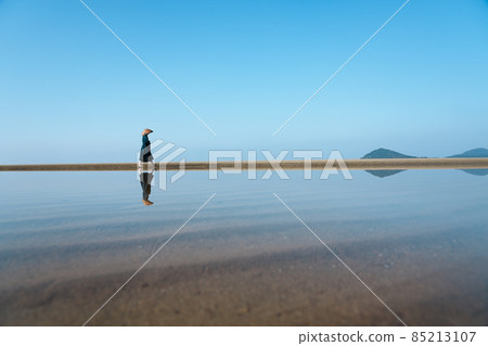 Chichibugahama and the monk 85213107