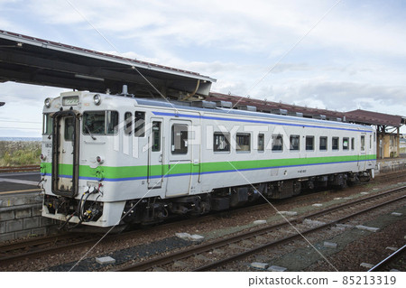 [Format photo] JR Hokkaido Kiha 40 series railcar at Mori Station 85213319