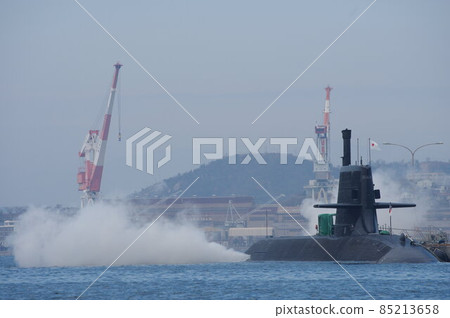 停泊處的潛艇② 85213658