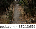 走下陡峭的樓梯 85213659