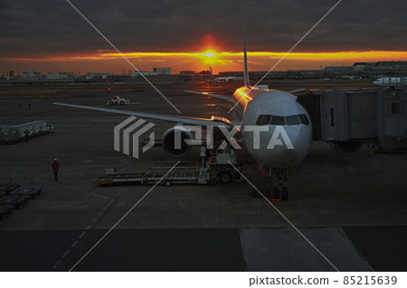 Jet refueling Jet refueling 85215639