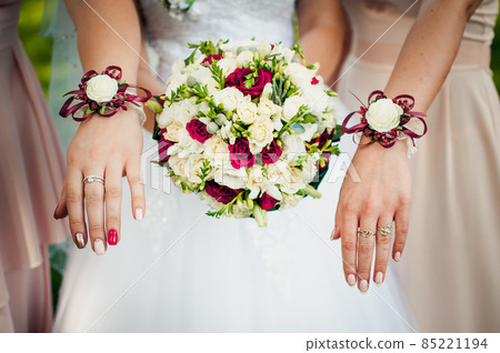 Bouquet of flowers in the hands of the girls Bouquet of flowers in the hands of the girls 85221194