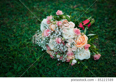 Gold wedding rings on the bouquet of flowers Gold wedding rings on the bouquet of flowers 85221589