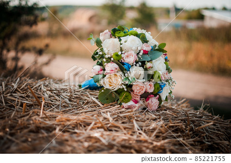 Colorfull bouquet of roses lying the stubble 85221755