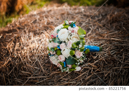 Colorfull bouquet of roses lying the stubble 85221756