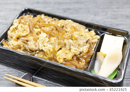 Delicious Wagyu beef bento 85221925