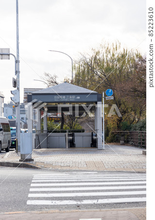 Around Sanjo Station on the Keihan Railway 85223610