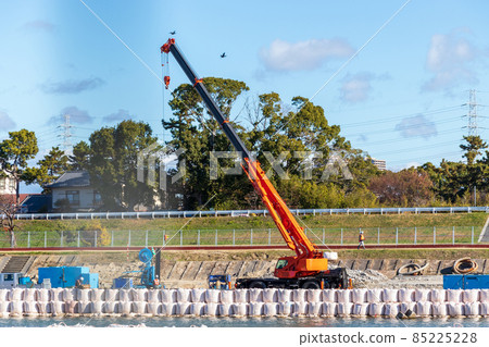 Crane for lifting materials at construction site 85225228
