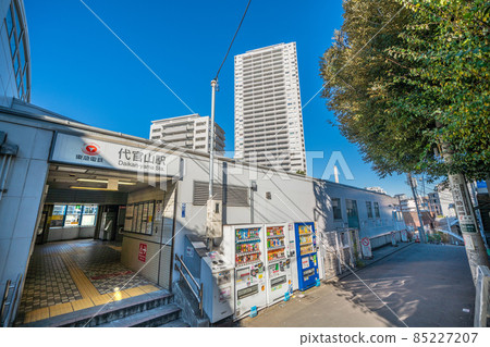 代官山站和塔樓公寓等日本東京城市景觀 代官山站和塔樓公寓等日本東京城市景觀 85227207