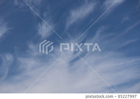 白雲、動態薄雲和藍天景觀 85227997