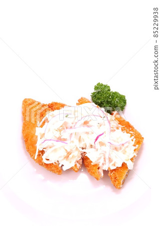 炸白魚配塔塔醬,escabeche,明亮的背景 炸白魚配塔塔醬,escabeche,明亮的背景 85229938
