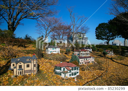 Yamate Italian Garden in the blue sky 85230299