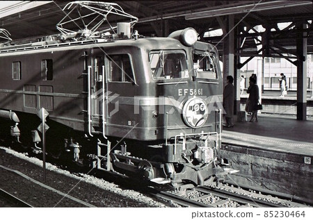 EF5861 Tow Limited Express Odoriko 1983 Yokohama Station Tokaido Line Yokohama City Kanagawa Prefecture Recorded Photograph 85230464