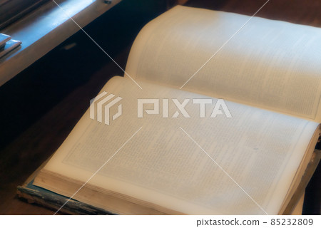 圖像模糊古色古香的書房和書籍 圖像模糊古色古香的書房和書籍 85232809
