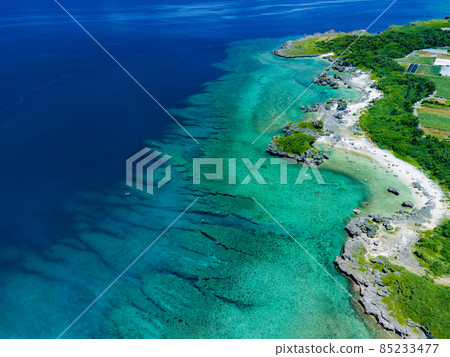 [Okinawa / Aerial] Aerial view of the blue reef around Apogama on the west coast of Okinawa ⑩ 85233477