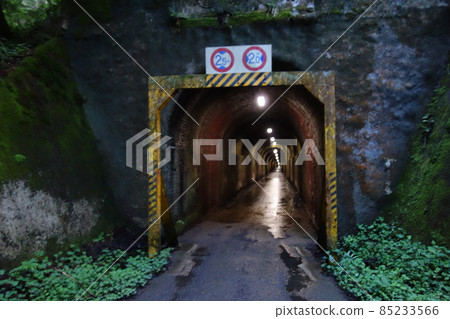 Former Hokuriku Main Line Yanagase Tunnel Fukui Prefecture side Former Hokuriku Main Line Yanagase Tunnel Fukui Prefecture side 85233566