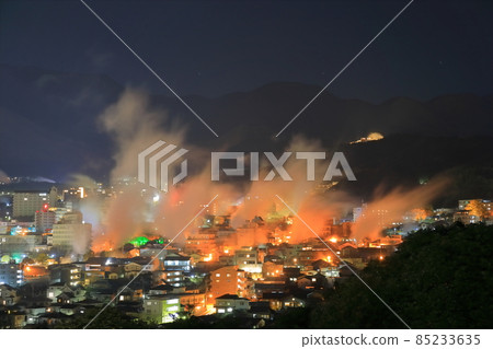 [Oita Prefecture] Kannawa Onsen night view of Yukemuri (Beppu Onsen) 85233635