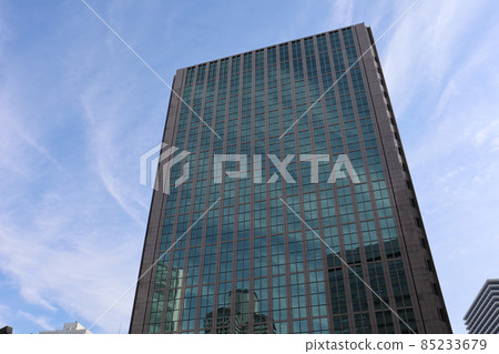 A landscape of skyscrapers that captures the sky and surrounding buildings in white vibrant thin clouds, blue sky, and glass windows. A landscape of skyscrapers that captures the sky and surrounding buildings in white vibrant thin clouds, blue sky, and glass windows. 85233679
