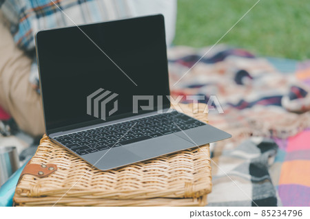 laptop, using laptop, pc 85234796