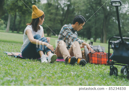 park, parks, heterosexual couple 85234830