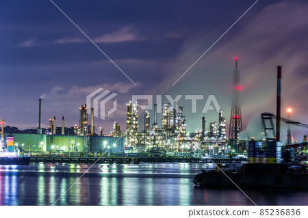 Factory night view from Shinisogo, Isogo-ku, Yokohama Factory night view from Shinisogo, Isogo-ku, Yokohama 85236836
