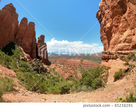 View of the end of the Sedona Cathedral Rock Trail, Arizona 85238291