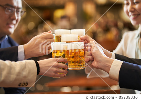 Business person toasting at a banquet Business person toasting at a banquet 85239336
