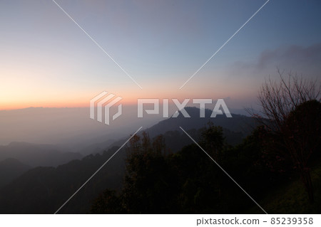 Beautiful view of mountains and white mist 85239358