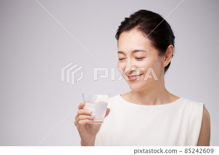 Beauty middle-aged woman with a glass of water Beauty middle-aged woman with a glass of water 85242609