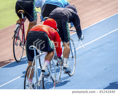 Cycling up 85242840