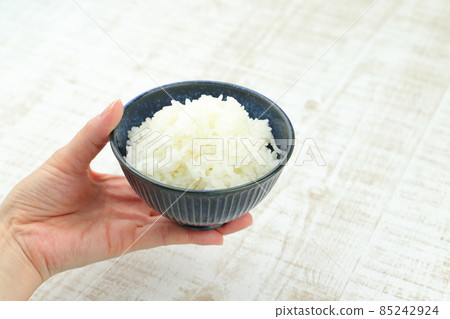 用餐禮儀:如何正確拿碗 用餐禮儀:如何正確拿碗 85242924