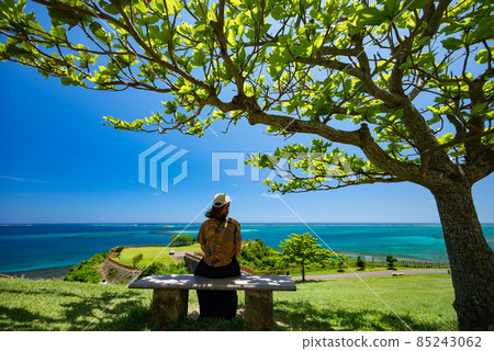 [照片]沖繩蔚藍的大海，一個女人獨自旅行 85243062