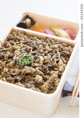 Delicious beef lunch box 85244392
