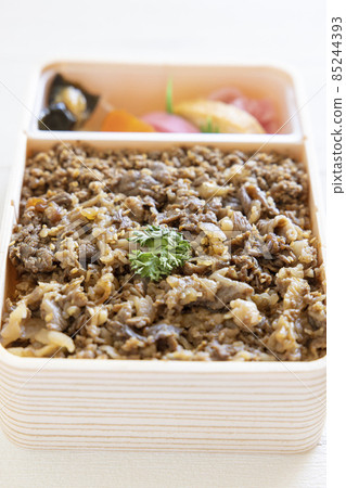 Delicious beef lunch box 85244393