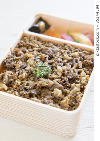 Delicious beef lunch box 85244394