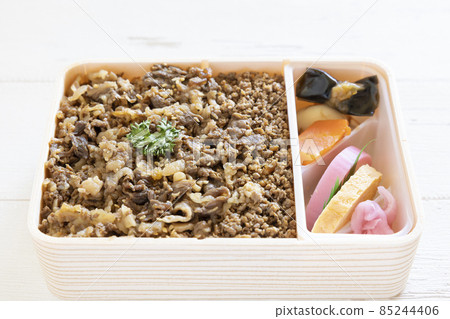 Delicious beef lunch box 85244406