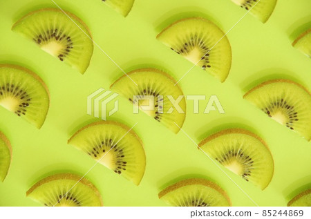 Kiwi with sliced skin 85244869
