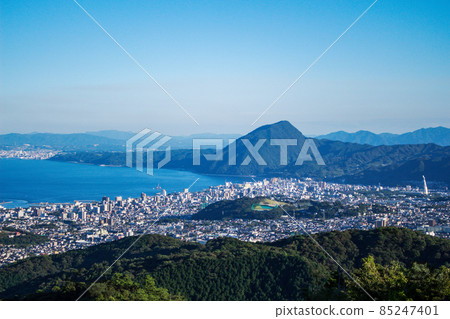 Beppu city area and the view of Beppu Bay 85247401