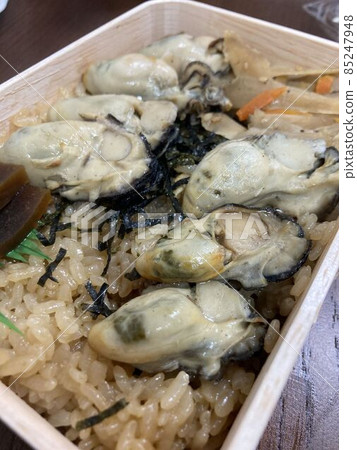 Ekiben with oysters 85247948