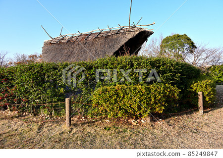 冬季音山考古公園 復原了繩文時代的坑房遺跡 冬季音山考古公園 復原了繩文時代的坑房遺跡 85249847