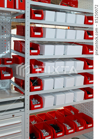 Shelves with parts Shelves with parts 85250072