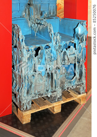 Melted plastic Melted plastic 85250076